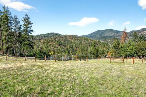 Tiny photo for 2467 Eastside Road, Jacksonville, OR 97530 (MLS # 220210900)