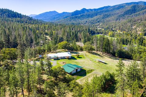 Photo of 2467 Eastside Road, Jacksonville, OR 97530 (MLS # 220210900)