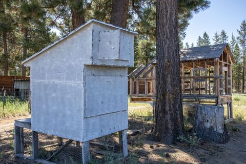 Tiny photo for 15994 Camino De Oro, La Pine, OR 97739 (MLS # 220205689)