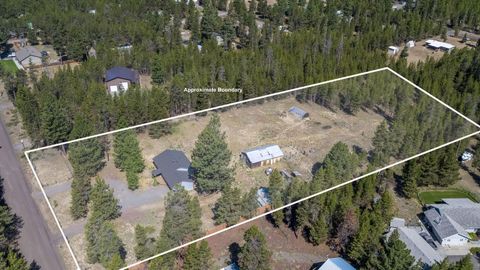 Tiny photo for 15994 Camino De Oro, La Pine, OR 97739 (MLS # 220205689)