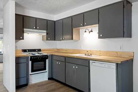 Tiny photo for 15994 Camino De Oro, La Pine, OR 97739 (MLS # 220205689)