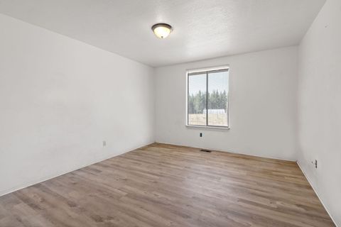 Tiny photo for 15994 Camino De Oro, La Pine, OR 97739 (MLS # 220205689)