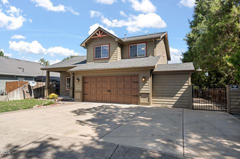 Tiny photo for 677 Cedar Wood Drive, Eagle Point, OR 97524 (MLS # 220224587)