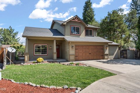 Tiny photo for 677 Cedar Wood Drive, Eagle Point, OR 97524 (MLS # 220224587)