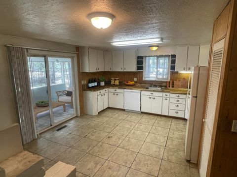 Tiny photo for 15680 Paulina Avenue, La Pine, OR 97739 (MLS # 220207862)