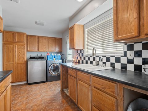 Tiny photo for 10414 Kincheloe Avenue, Klamath Falls, OR 97603 (MLS # 220211250)