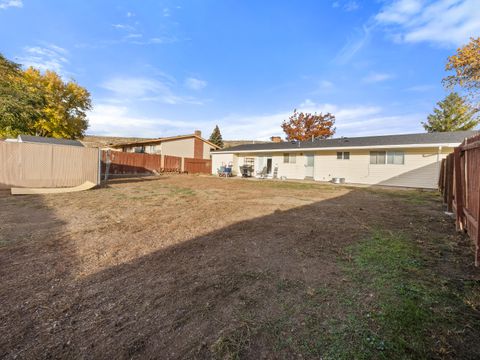 Tiny photo for 10414 Kincheloe Avenue, Klamath Falls, OR 97603 (MLS # 220211250)