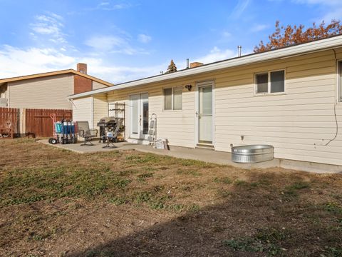 Tiny photo for 10414 Kincheloe Avenue, Klamath Falls, OR 97603 (MLS # 220211250)