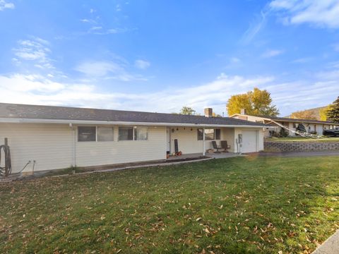 Tiny photo for 10414 Kincheloe Avenue, Klamath Falls, OR 97603 (MLS # 220211250)