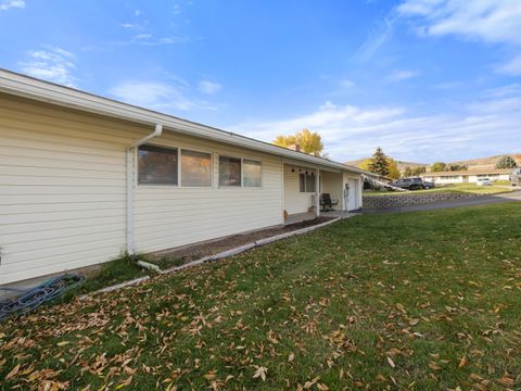 Tiny photo for 10414 Kincheloe Avenue, Klamath Falls, OR 97603 (MLS # 220211250)