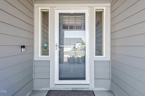 Tiny photo for 4898 SW Zenith Avenue, Redmond, OR 97756 (MLS # 220224321)