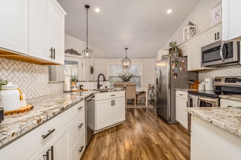 Tiny photo for 3617 Cedar Links Drive, Medford, OR 97504 (MLS # 220214221)