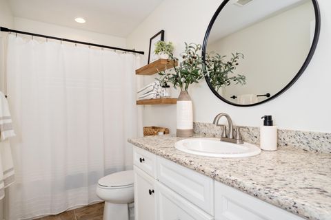 Tiny photo for 3617 Cedar Links Drive, Medford, OR 97504 (MLS # 220214221)