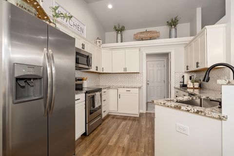 Tiny photo for 3617 Cedar Links Drive, Medford, OR 97504 (MLS # 220214221)