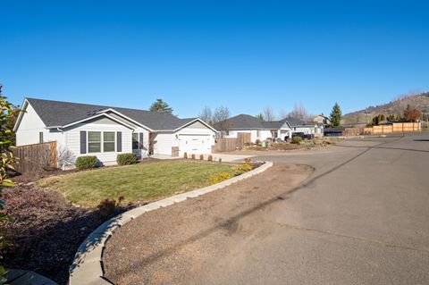 Tiny photo for 3617 Cedar Links Drive, Medford, OR 97504 (MLS # 220214221)