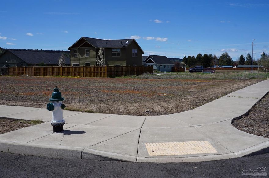 Crystal Springs subdivision ready for your custom home. Close to town and shopping and restaurants and a short distance to Ochoco Reservoir. Services at the lot line, city water, city sewer, power, phone, cable and natural gas.