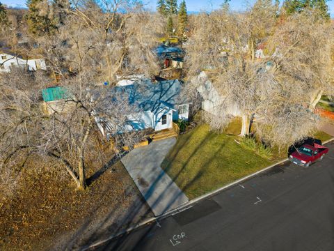 Tiny photo for 425 SW 12th Street, Redmond, OR 97756 (MLS # 220213102)