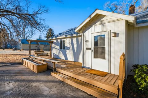 Tiny photo for 425 SW 12th Street, Redmond, OR 97756 (MLS # 220213102)