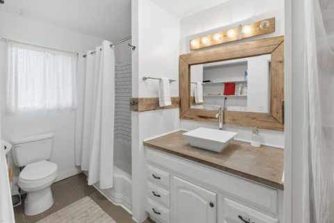 Tiny photo for 425 SW 12th Street, Redmond, OR 97756 (MLS # 220213102)