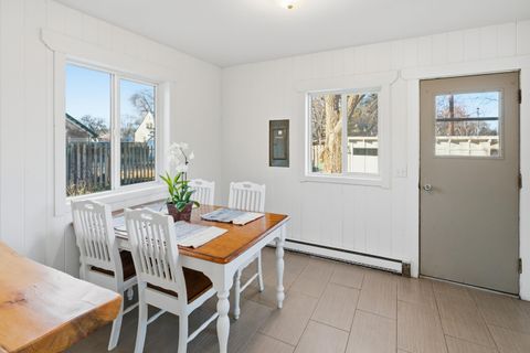 Tiny photo for 425 SW 12th Street, Redmond, OR 97756 (MLS # 220213102)