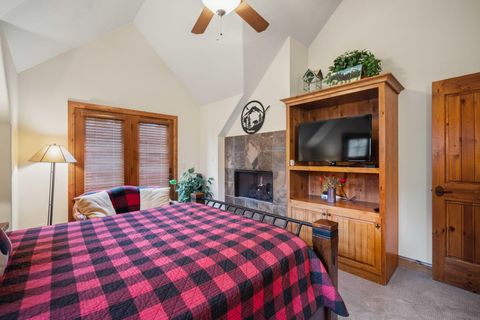 Tiny photo for 57414 Sun Eagle Lane #4, Sunriver, OR 97707 (MLS # 220217002)