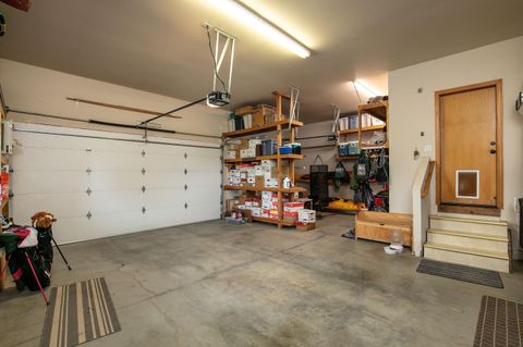 Tiny photo for 11173 SW Yates Court, Powell Butte, OR 97753 (MLS # 220214067)