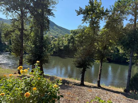 Tiny photo for 1380 Rogue River Highway, Gold Hill, OR 97525 (MLS # 220217356)