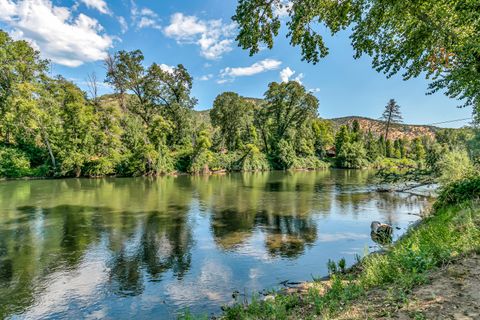 Photo of 1380 Rogue River Highway, Gold Hill, OR 97525 (MLS # 220217356)
