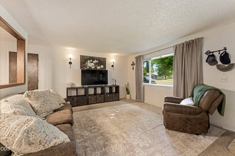 Tiny photo for 1120 SW Cottonwood Street, Grants Pass, OR 97526 (MLS # 220222707)