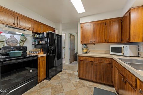 Tiny photo for 1120 SW Cottonwood Street, Grants Pass, OR 97526 (MLS # 220222707)