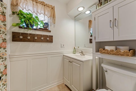 Tiny photo for 1120 SW Cottonwood Street, Grants Pass, OR 97526 (MLS # 220222707)