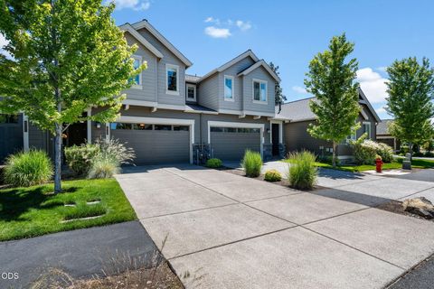 Photo of 60507 Hedgewood LN, Bend, OR 97702 (MLS # 220224435)