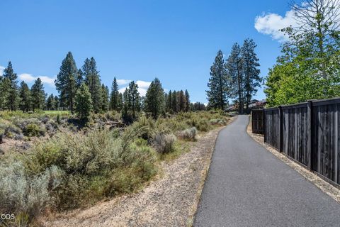 Tiny photo for 60507 Hedgewood LN, Bend, OR 97702 (MLS # 220224435)