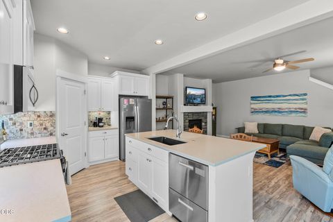 Tiny photo for 60507 Hedgewood LN, Bend, OR 97702 (MLS # 220224435)