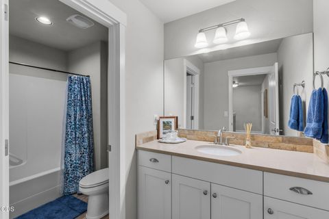 Tiny photo for 60507 Hedgewood LN, Bend, OR 97702 (MLS # 220224435)