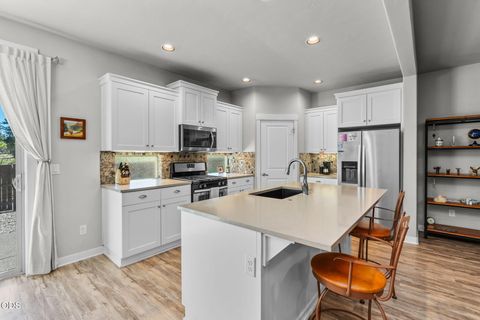 Tiny photo for 60507 Hedgewood LN, Bend, OR 97702 (MLS # 220224435)