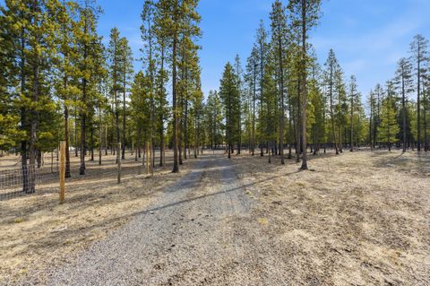 Tiny photo for 12342 Sun Forest Dr, La Pine, OR 97739 (MLS # 220217239)