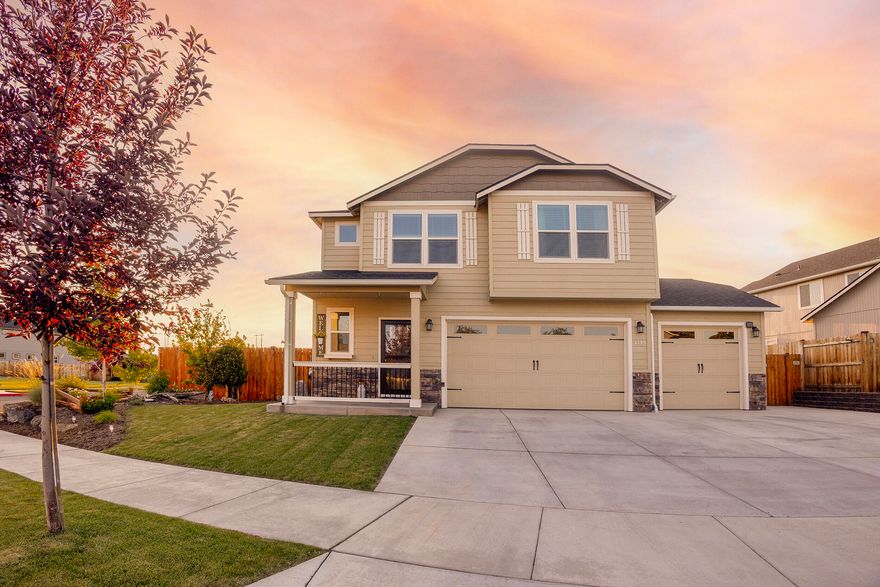 Welcome Home! This stunning 3-bedroom, 2.5-bathroom and bonus family room home offers 2,250 square feet of ideal designed living space,
nestled on a corner lot. The open floor plan seamlessly connects the living, dining, and kitchen areas, creating an inviting space perfect for both relaxation and
entertaining. Prepare to be impressed by the gourmet kitchen, complete with sleek granite countertops, modern appliances, and ample storage space. Retreat to
the luxurious primary suite, featuring a spa-like ensuite bathroom and a walk-in closet. Two additional bedrooms provide comfort and privacy. Outside, discover
your own backyard oasis that is landscaped and completely fenced where you can enjoy the amenities of a hot tub, firepit, patio, and pergola, perfect for
entertaining guests. With a 3-car garage, there's plenty of room for parking, toys and storage. Conveniently located just 15 minutes from Bend. Make this home
yours!