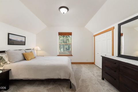 Tiny photo for 16969 Spring River Road, Bend, OR 97707 (MLS # 220222713)