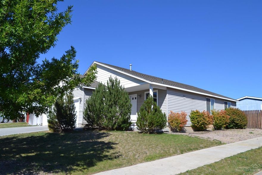 Great floor plan! This 1332 sq. ft. 3 bedroom 2 bath home has hardwood entry, vaulted ceiling in living area, oak cabinets throughout and a fenced backyard with double gated entry and sprinkler system front and back. Spacious triple attached garage for cars and toys. Location - a corner lot in nice subdivision.