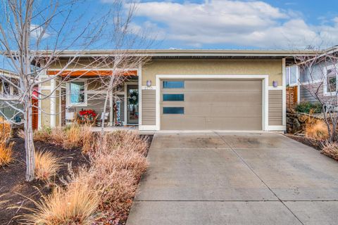 Photo of 2233 NW Deschutes Place, Bend, OR 97703 (MLS # 220212902)