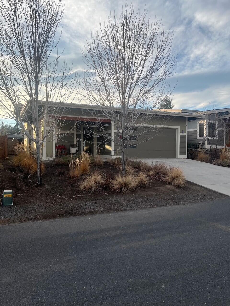 2233 NW Deschutes Place