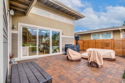 Tiny photo for 2233 NW Deschutes Place, Bend, OR 97703 (MLS # 220212902)