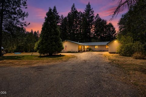 Photo of 1934 Laurel Road, Cave Junction, OR 97523 (MLS # 220224132)