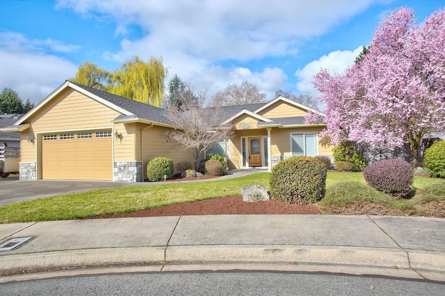 Pride of ownership on both interior & exterior. First time on market in years. Shows incredibly well. Elderly previous owners hardly made a dent, newly painted and a Great floor plan with split master suite with unused spa tub. Vaulted ceilings, surround sound in L/R. Formal dining and breakfast nook. Huge 600 sq ft garage. Besides being squeaky clean this home is Turn Key and ready for you to move in. All appliances are included: nice W/D & trash compactor. RV Parking next to garage. Conveniently located near the river & All Sports Park. Quiet cul-de-sac with other comparable homes around.