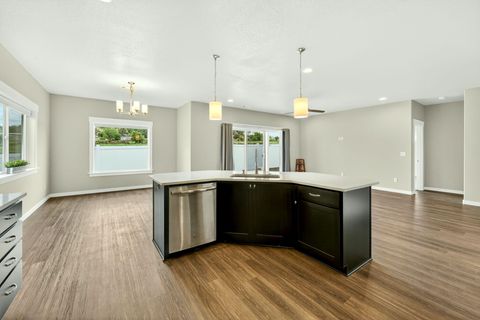 Tiny photo for 1723 Luxor Lane, Medford, OR 97504 (MLS # 220219939)