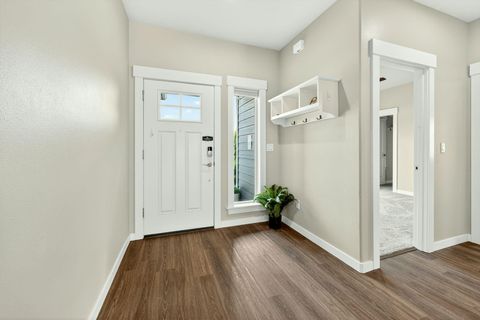 Tiny photo for 1723 Luxor Lane, Medford, OR 97504 (MLS # 220219939)