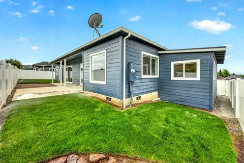 Tiny photo for 1723 Luxor Lane, Medford, OR 97504 (MLS # 220219939)