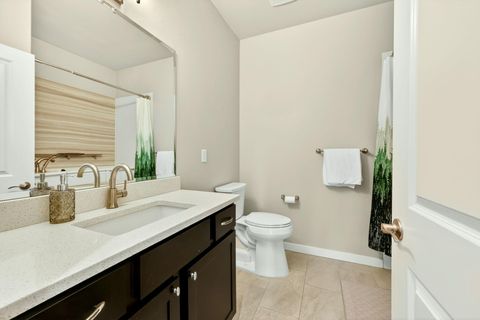 Tiny photo for 1723 Luxor Lane, Medford, OR 97504 (MLS # 220219939)