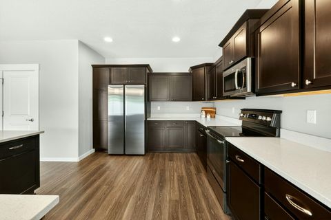 Tiny photo for 1723 Luxor Lane, Medford, OR 97504 (MLS # 220219939)